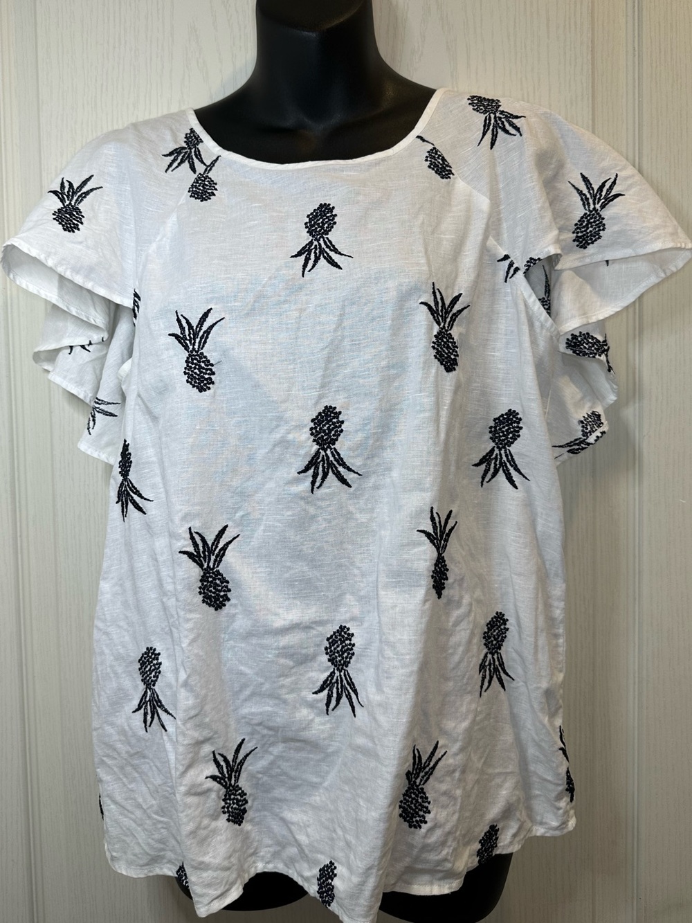 Ann Taylor White Pineapple Embroidered Flutter Sleeve Blouse